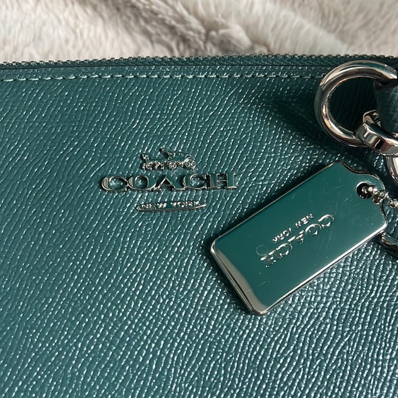 Almost New COACH Leather Purse- beautiful Teal blue/green bag, lots of pockets - Picture 4 of 14